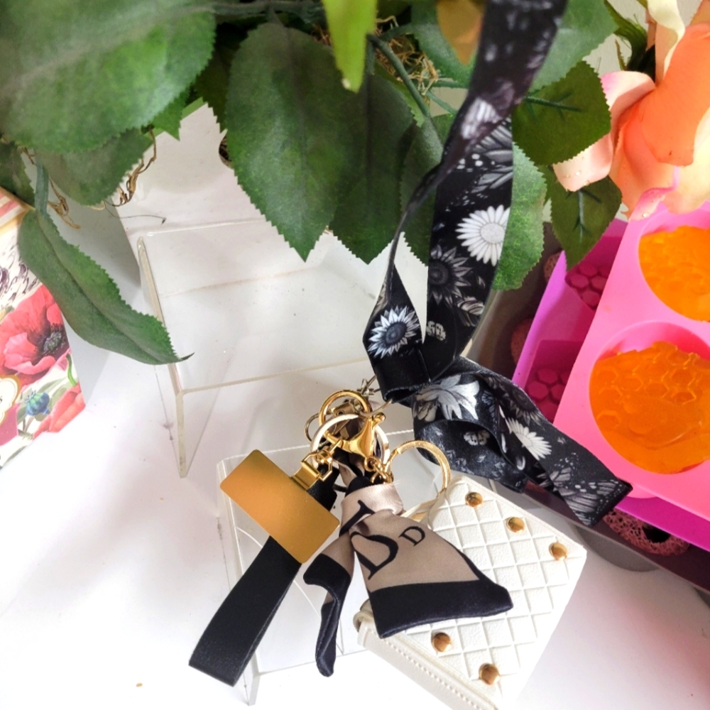 Black and White Floral Phone Crossbody Strap Phone Holder & Wristlet Pouch